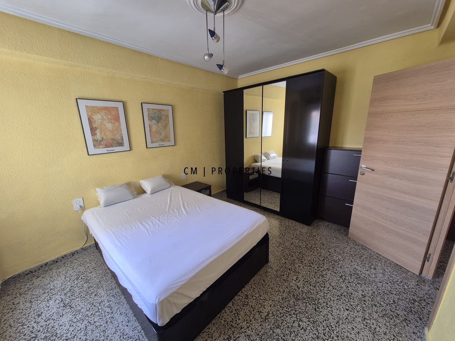 3 quarto Apartamento para arrendar em Burjassot - 1 200 € (Ref: 9801465)