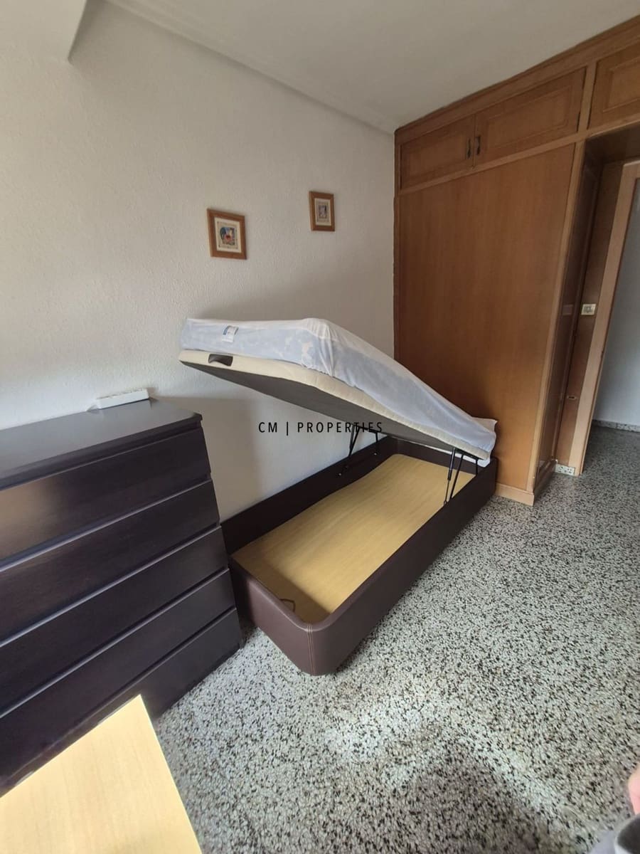 3 quarto Apartamento para arrendar em Burjassot - 1 200 € (Ref: 9801465)