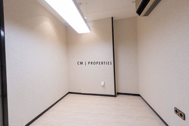 Office for rent in El Pla del Real, Valencia city - € 3,000 (Ref: 9802950)