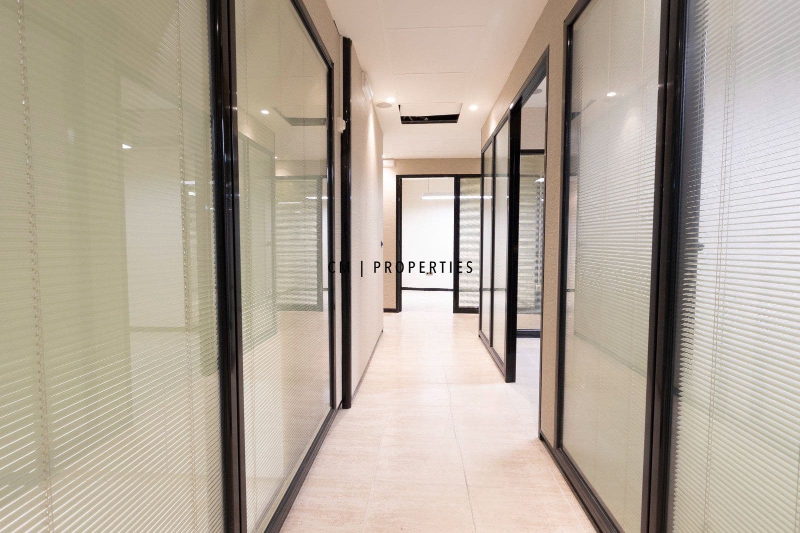 Escritório para arrendar em Valencia cidade - 3 000 € (Ref: 9802950)