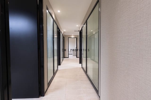 Office for rent in El Pla del Real, Valencia city - € 3,000 (Ref: 9802950)