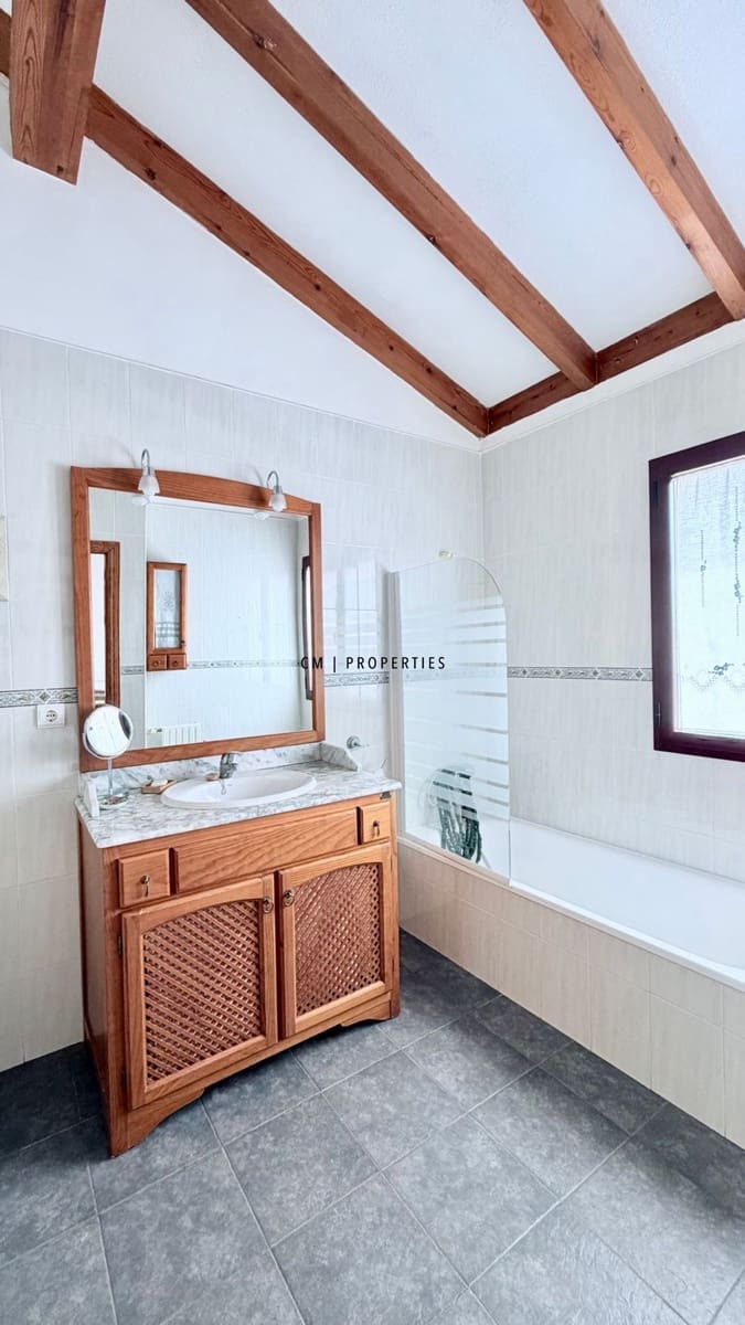 3 bedroom Townhouse for sale in Riba-roja de Turia with pool garage - € 350,000 (Ref: 9803752)