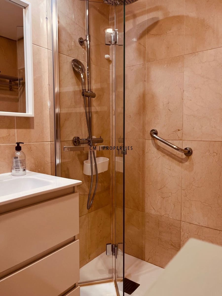 Appartement de 2 chambres à louer à Valence ville avec garage - 2 000 € (Ref: 9807098)