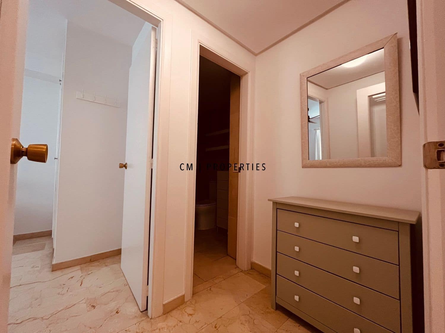 Appartement de 2 chambres à louer à Valence ville avec garage - 2 000 € (Ref: 9807098)