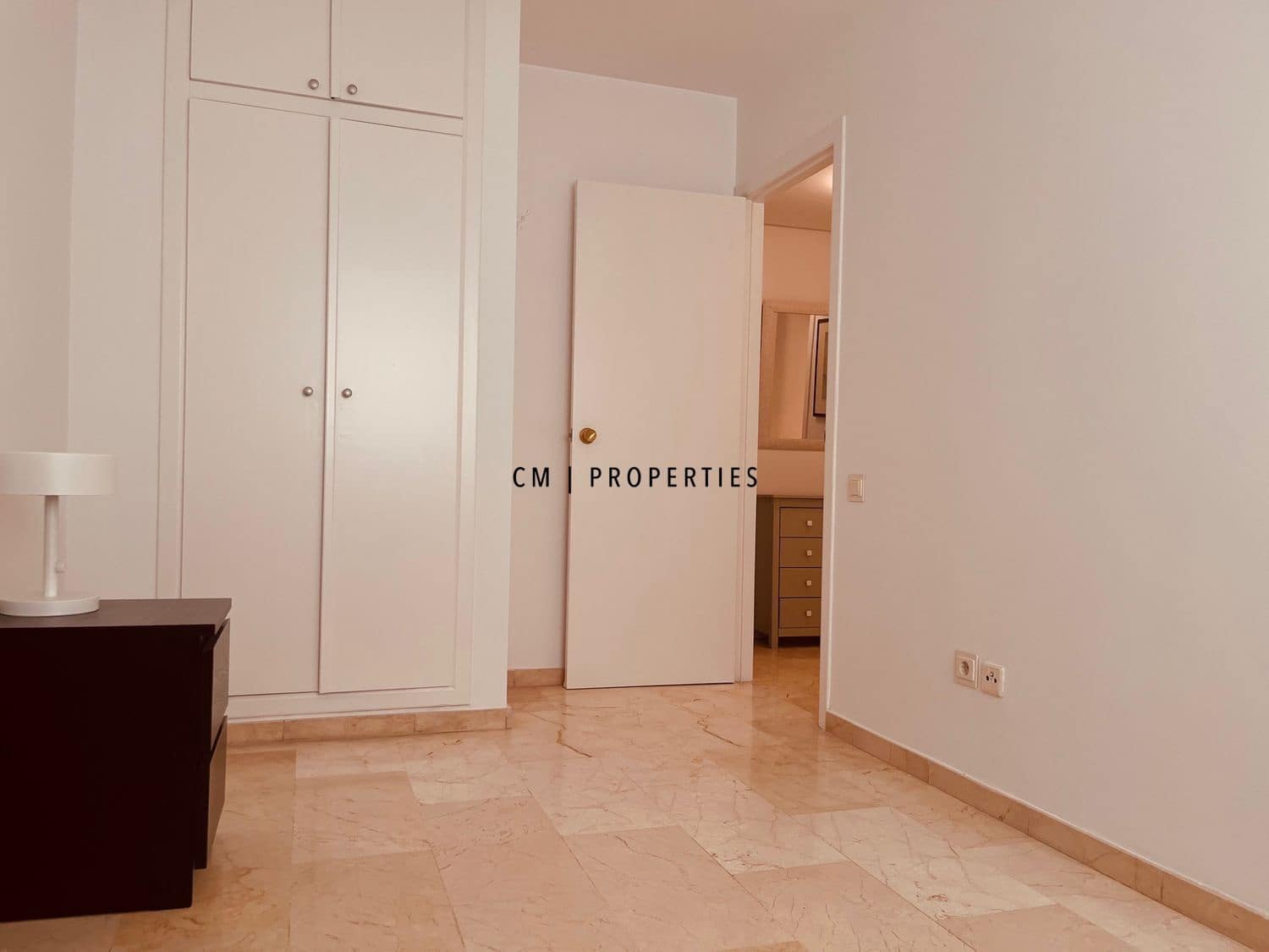 Appartement de 2 chambres à louer à Valence ville avec garage - 2 000 € (Ref: 9807098)