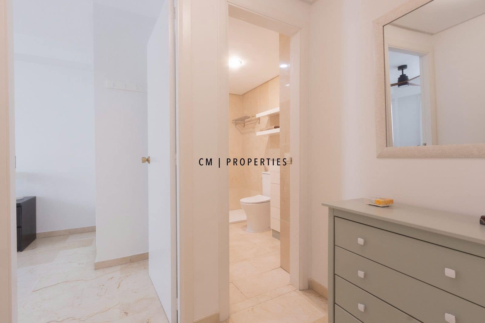 2 bedroom Flat for rent in Valencia city with garage - € 2,000 (Ref: 9807098)