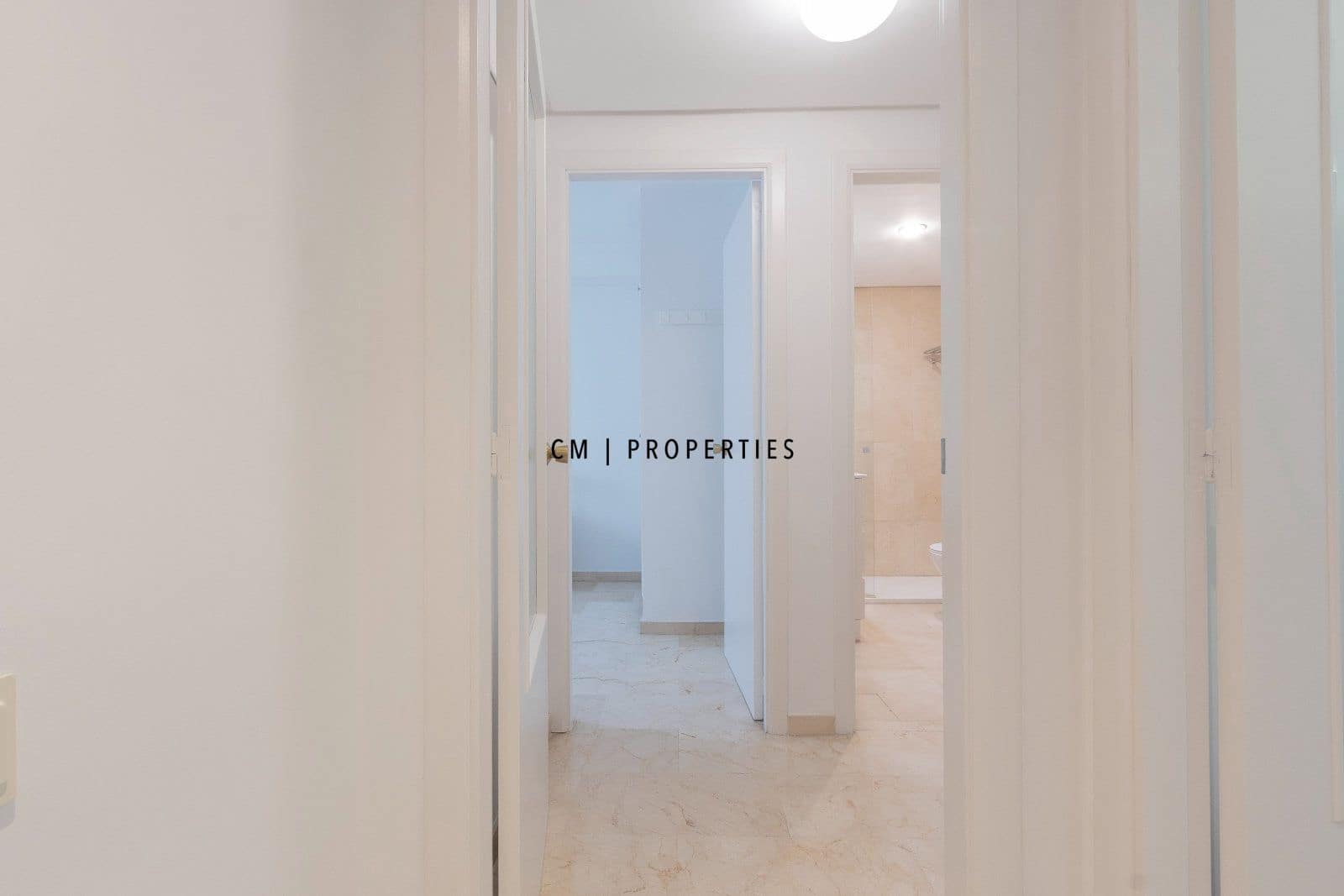 2 bedroom Flat for rent in Valencia city with garage - € 2,000 (Ref: 9807098)