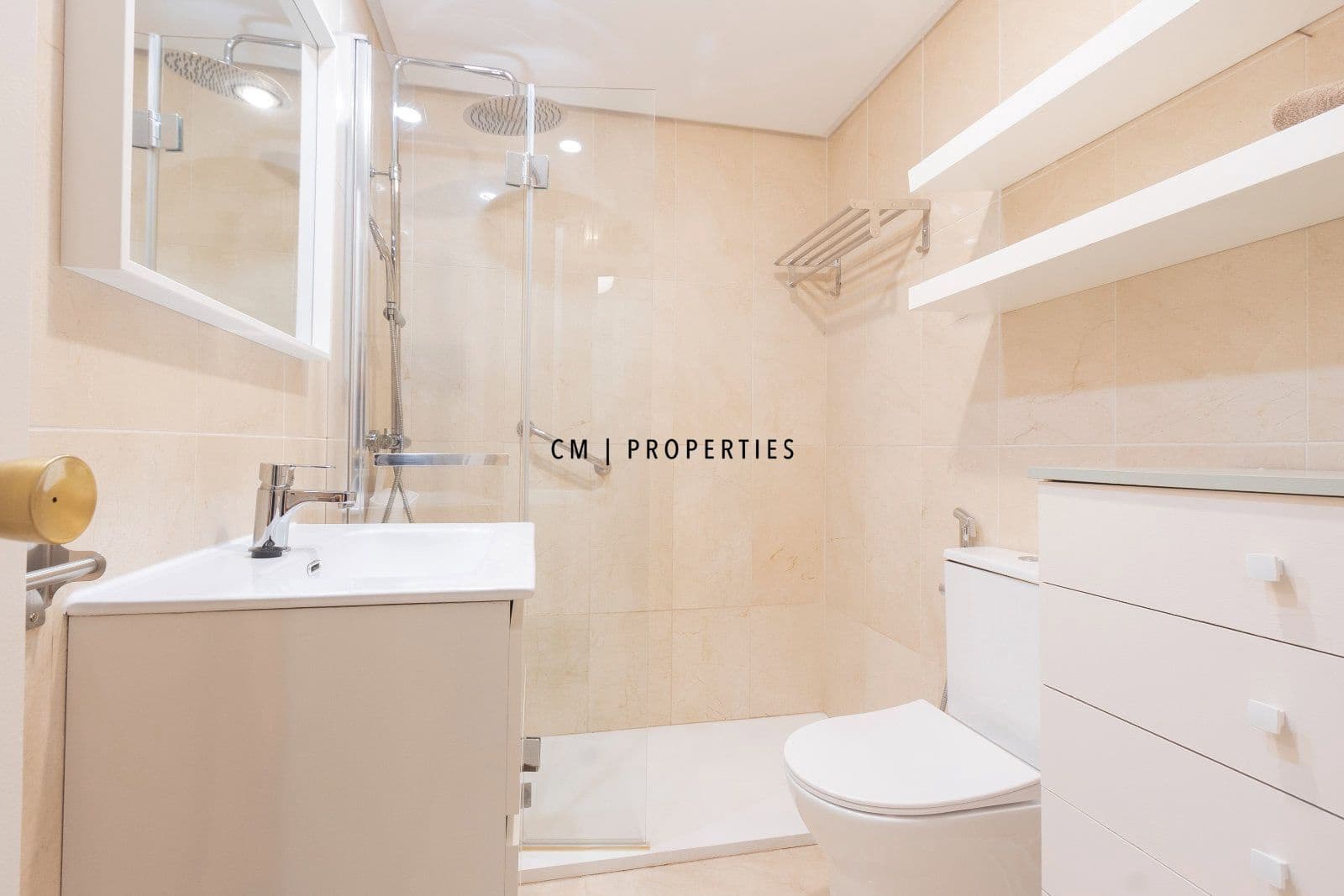 2 bedroom Flat for rent in Valencia city with garage - € 2,000 (Ref: 9807098)