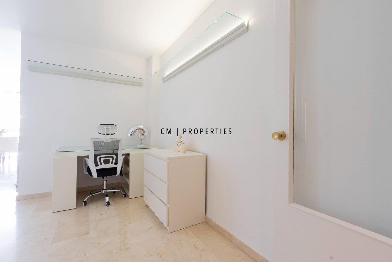 2 bedroom Flat for rent in Valencia city with garage - € 2,000 (Ref: 9807098)