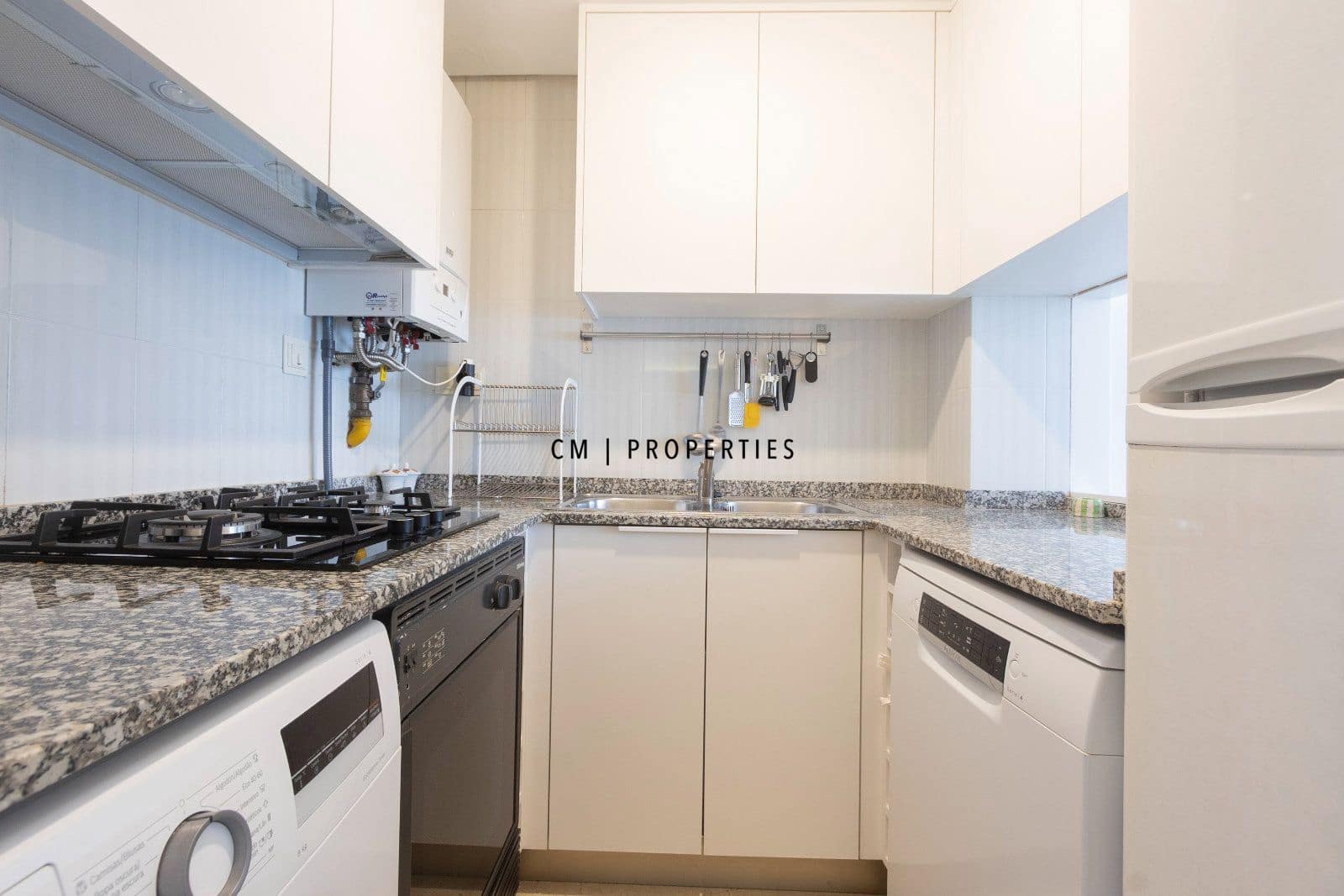 2 bedroom Flat for rent in Valencia city with garage - € 2,000 (Ref: 9807098)