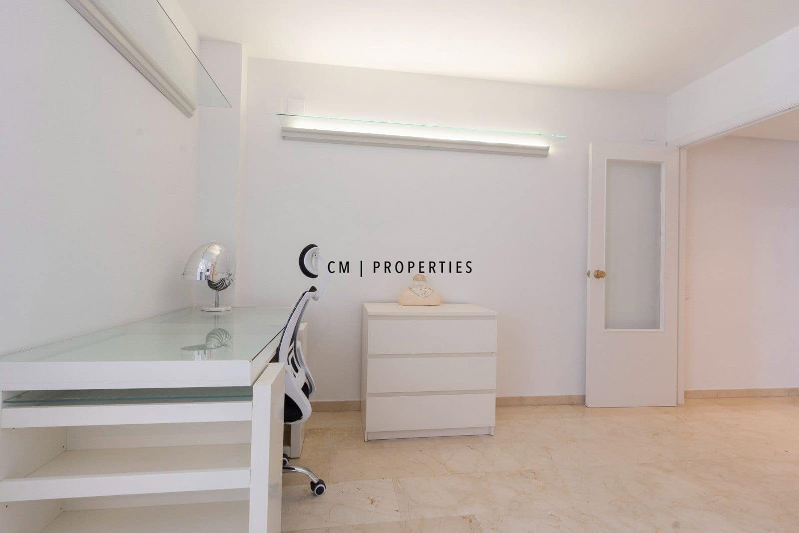 2 bedroom Flat for rent in Valencia city with garage - € 2,000 (Ref: 9807098)