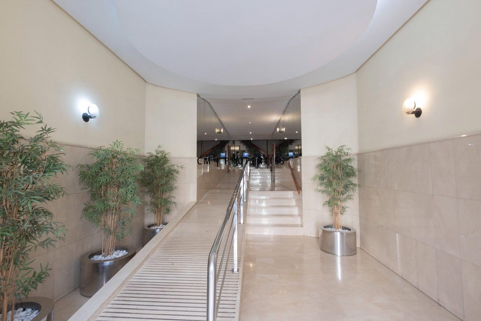 2 bedroom Flat for rent in Valencia city with garage - € 2,000 (Ref: 9807098)
