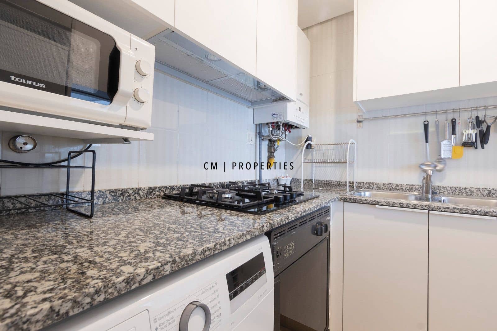 2 bedroom Flat for rent in Valencia city with garage - € 2,000 (Ref: 9807098)