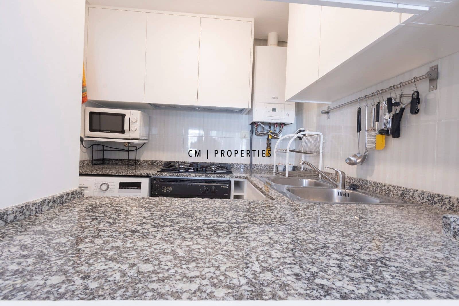2 bedroom Flat for rent in Valencia city with garage - € 2,000 (Ref: 9807098)
