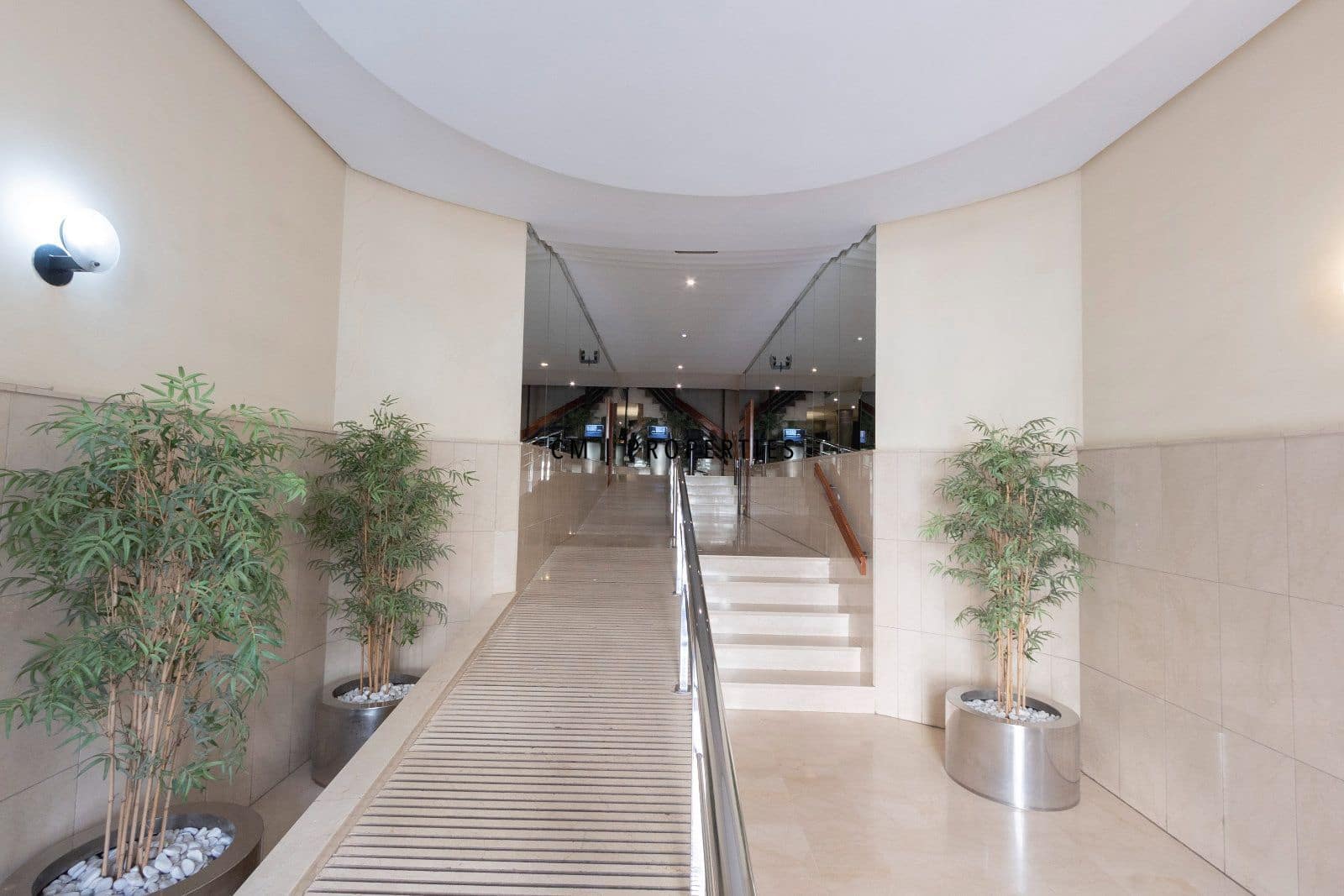 2 bedroom Flat for rent in Valencia city with garage - € 2,000 (Ref: 9807098)