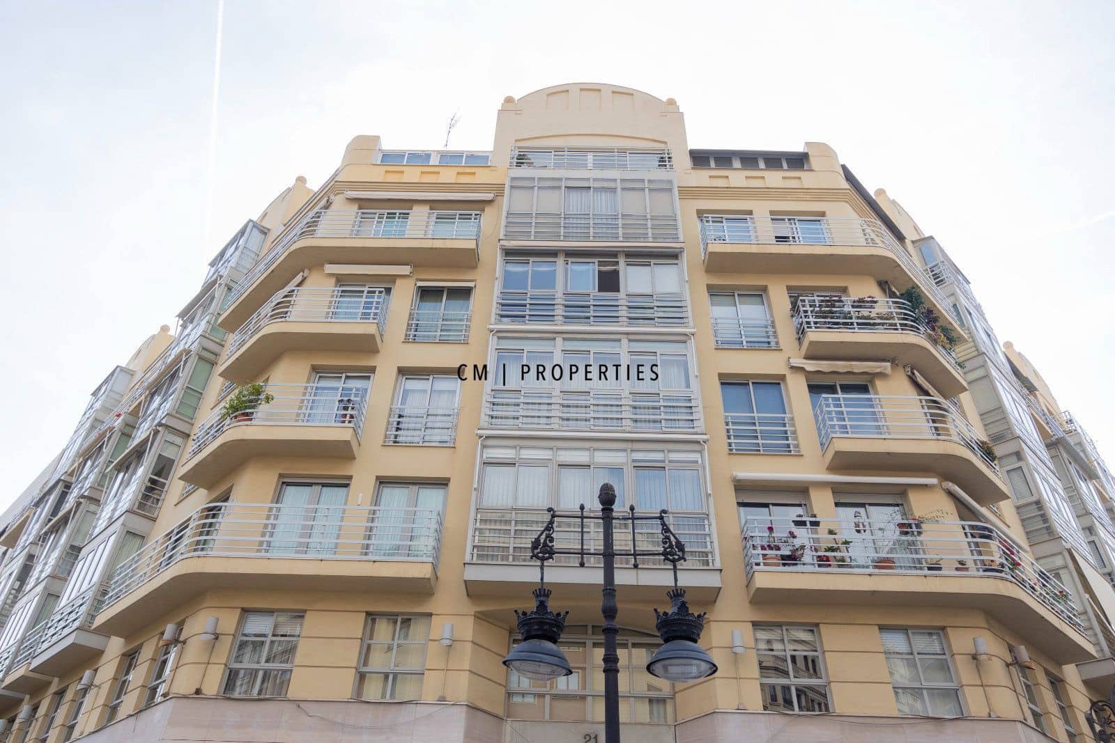 2 bedroom Flat for rent in Valencia city with garage - € 2,000 (Ref: 9807098)
