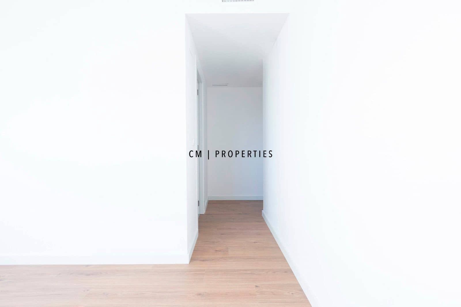 3 bedroom Flat for rent in Valencia city with pool garage - € 1,800 (Ref: 9807100)