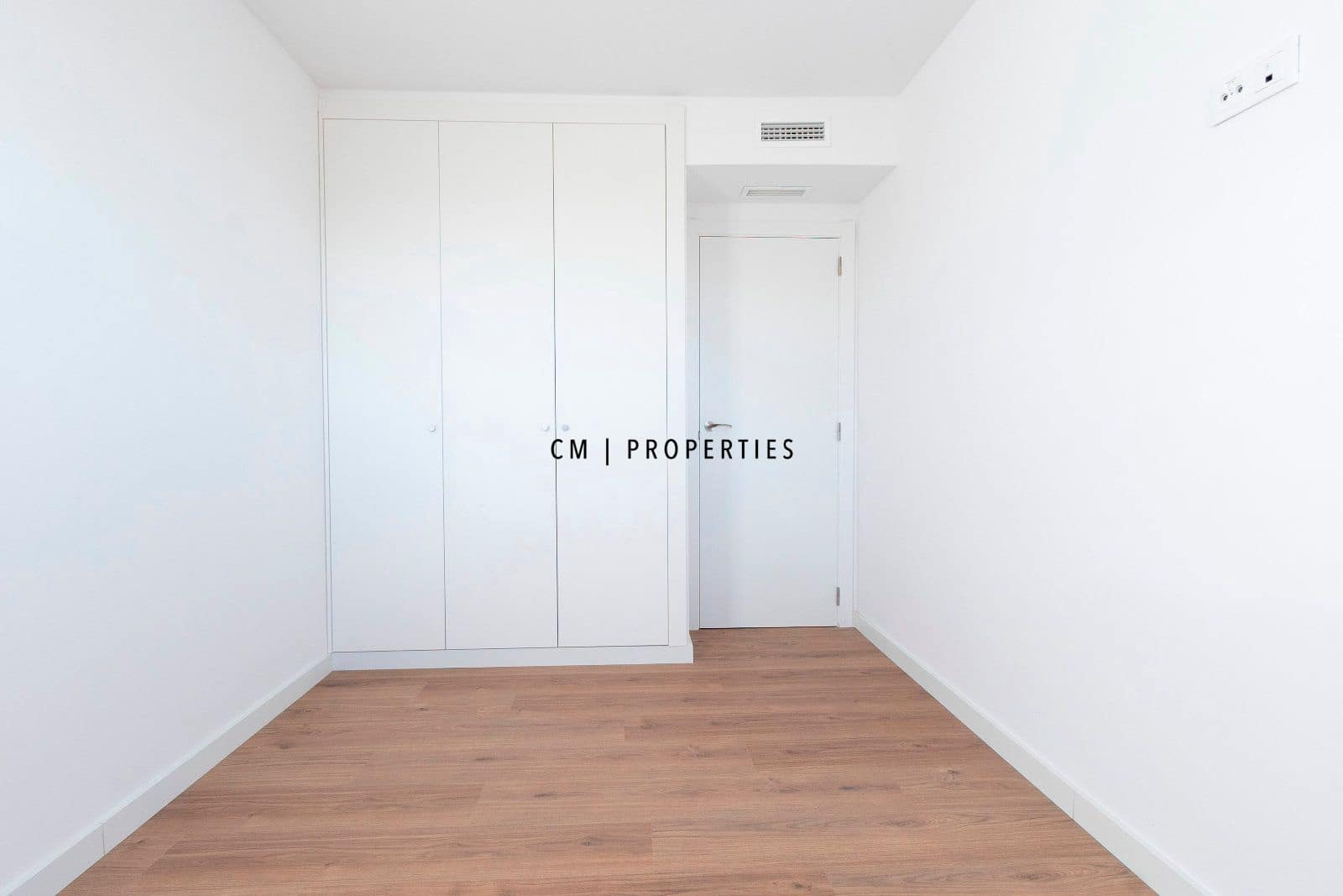 3 bedroom Flat for rent in Valencia city with pool garage - € 1,800 (Ref: 9807100)