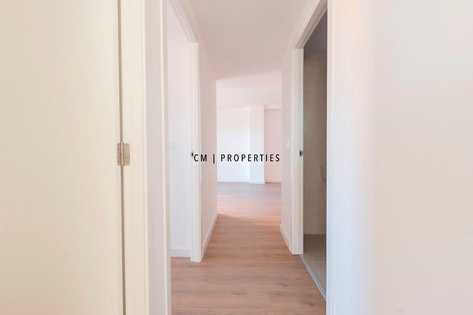 3 bedroom Flat for rent in Valencia city with pool garage - € 1,800 (Ref: 9807100)