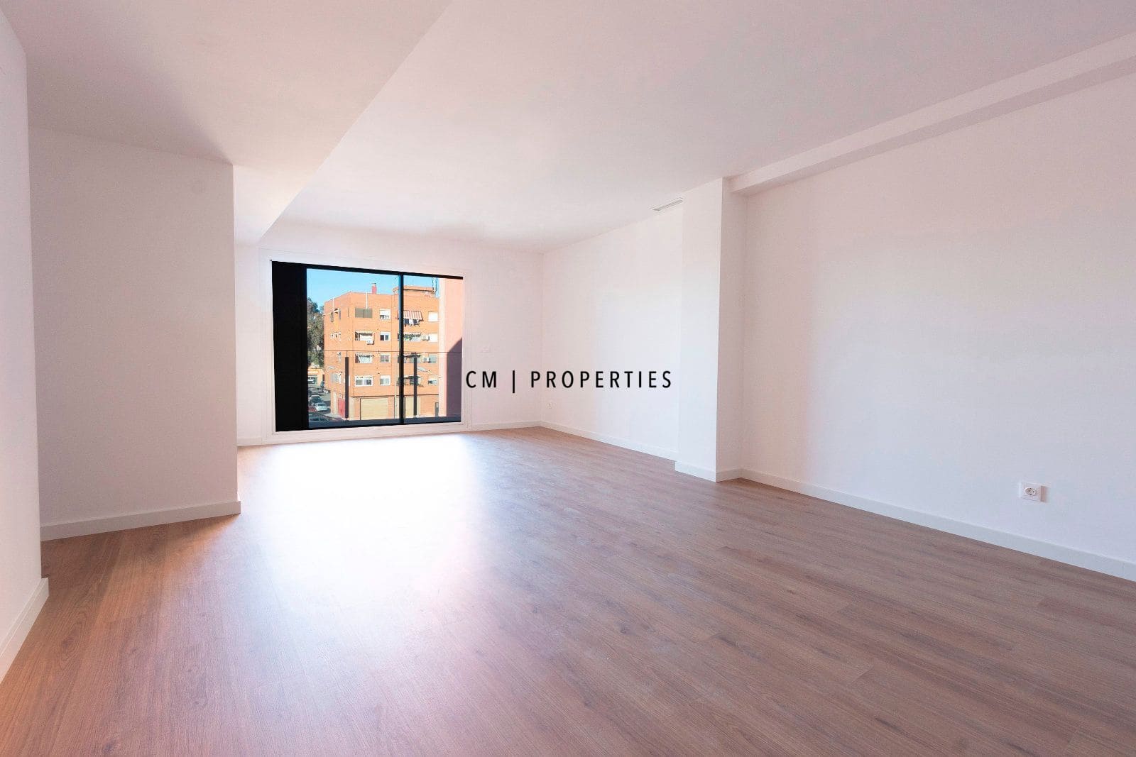 3 bedroom Flat for rent in Valencia city with pool garage - € 1,800 (Ref: 9807100)