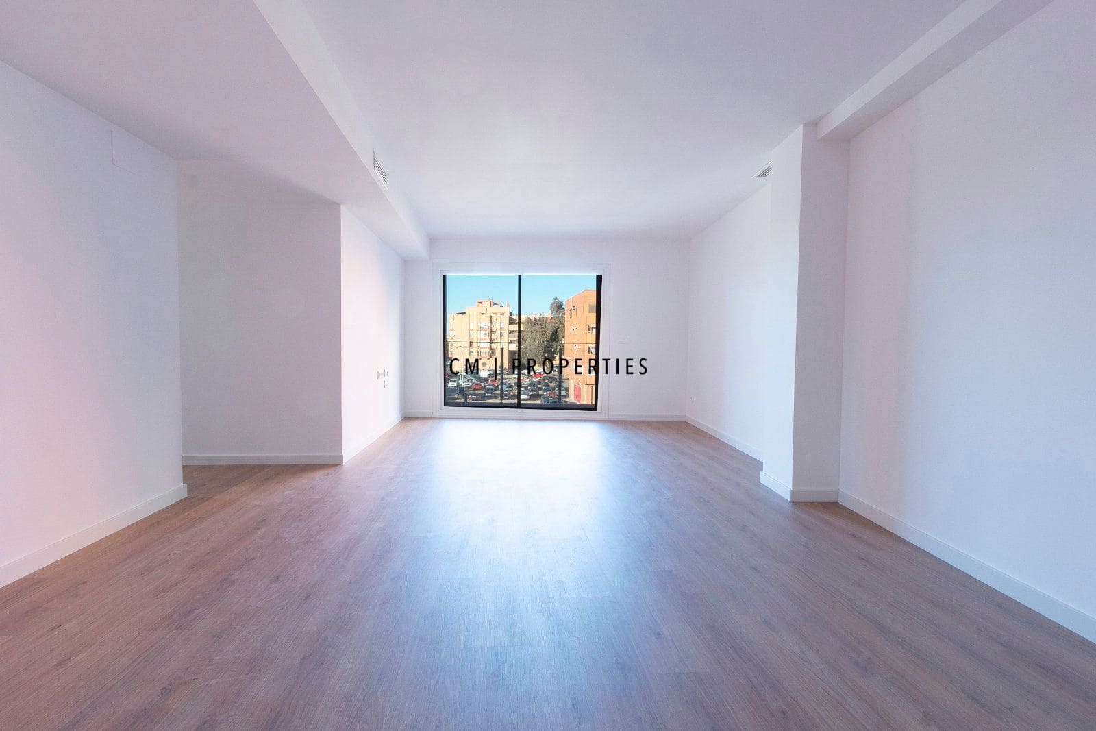 3 bedroom Flat for rent in Valencia city with pool garage - € 1,800 (Ref: 9807100)