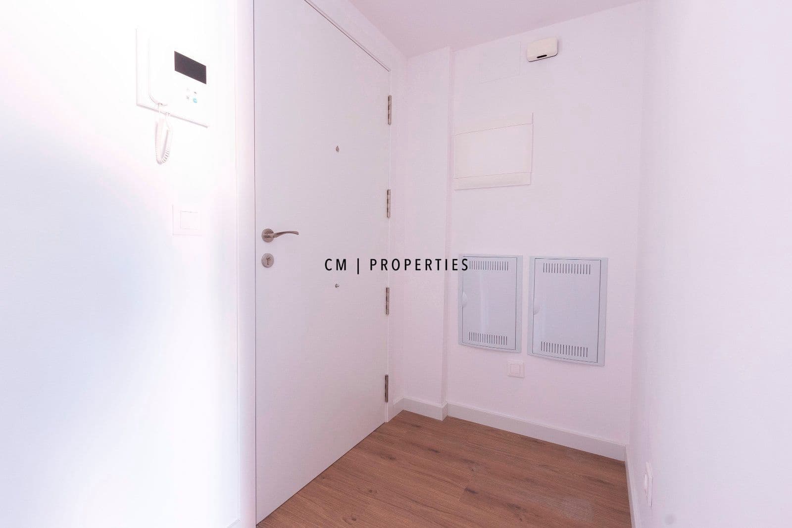 3 bedroom Flat for rent in Valencia city with pool garage - € 1,800 (Ref: 9807100)