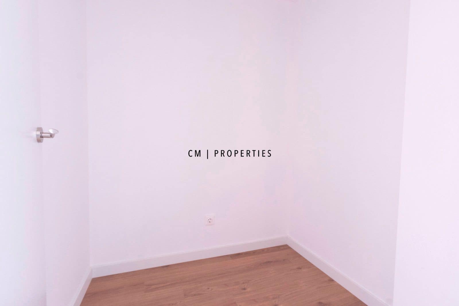 3 bedroom Flat for rent in Valencia city with pool garage - € 1,800 (Ref: 9807100)