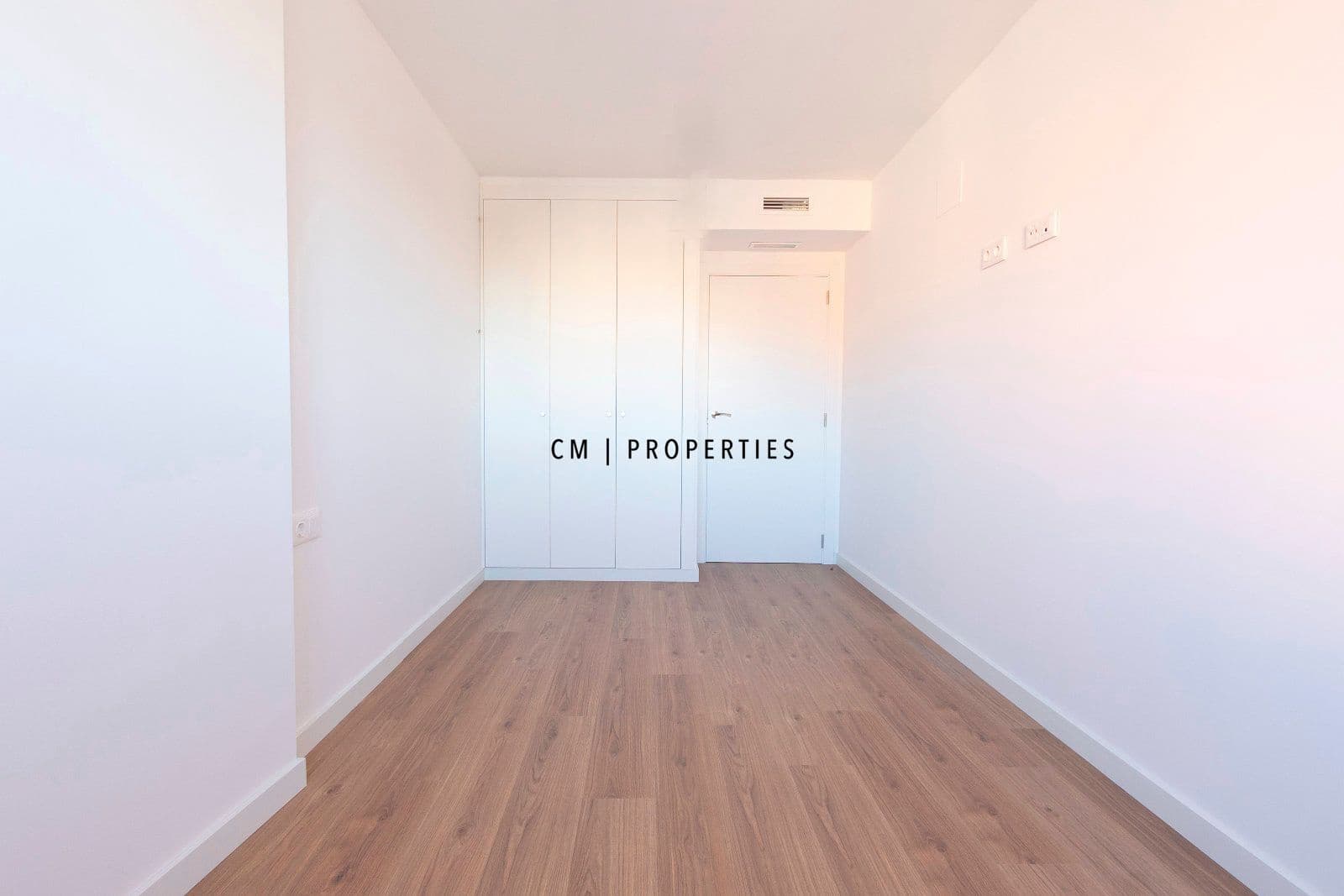 3 bedroom Flat for rent in Valencia city with pool garage - € 1,800 (Ref: 9807100)