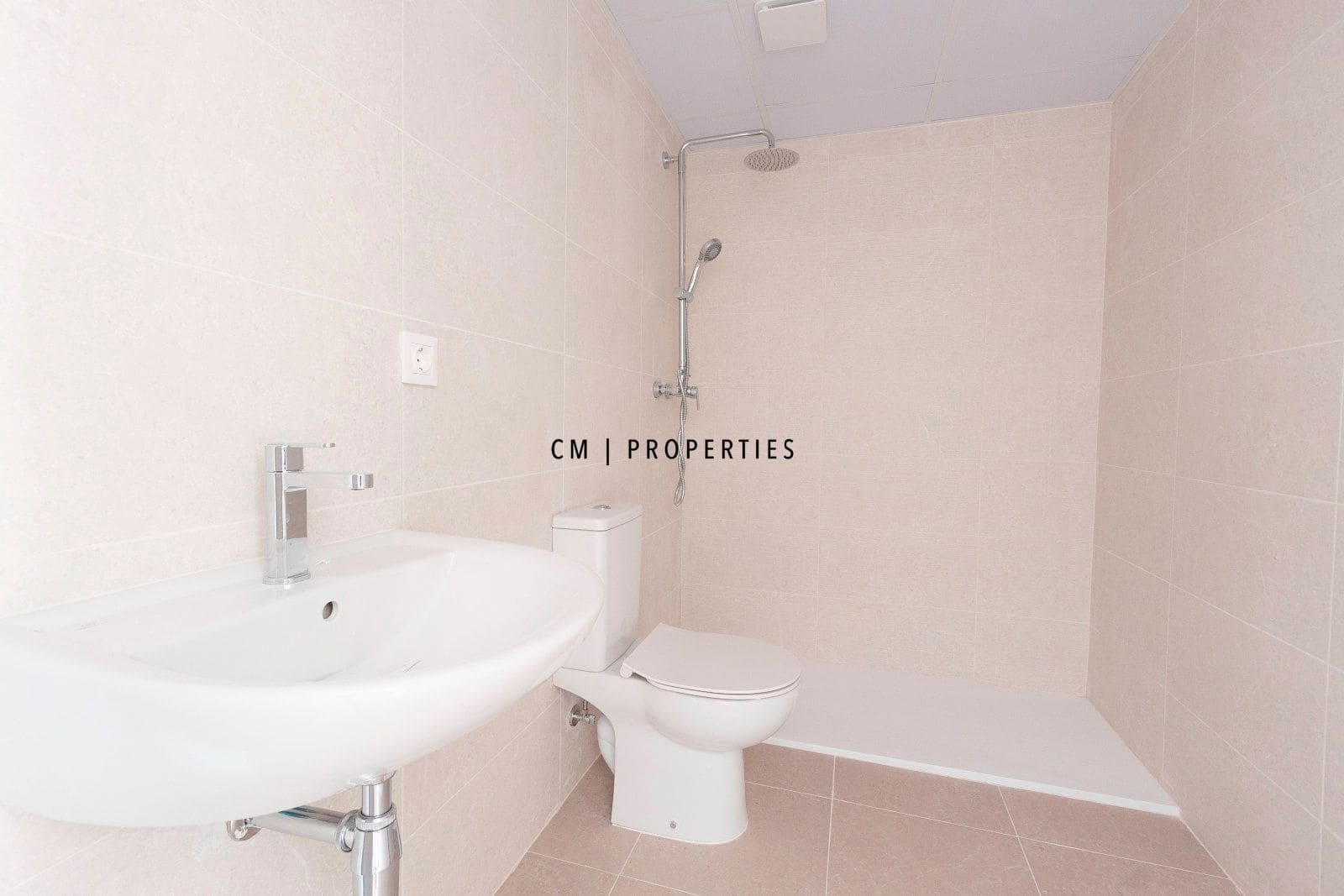 3 bedroom Flat for rent in Valencia city with pool garage - € 1,800 (Ref: 9807100)