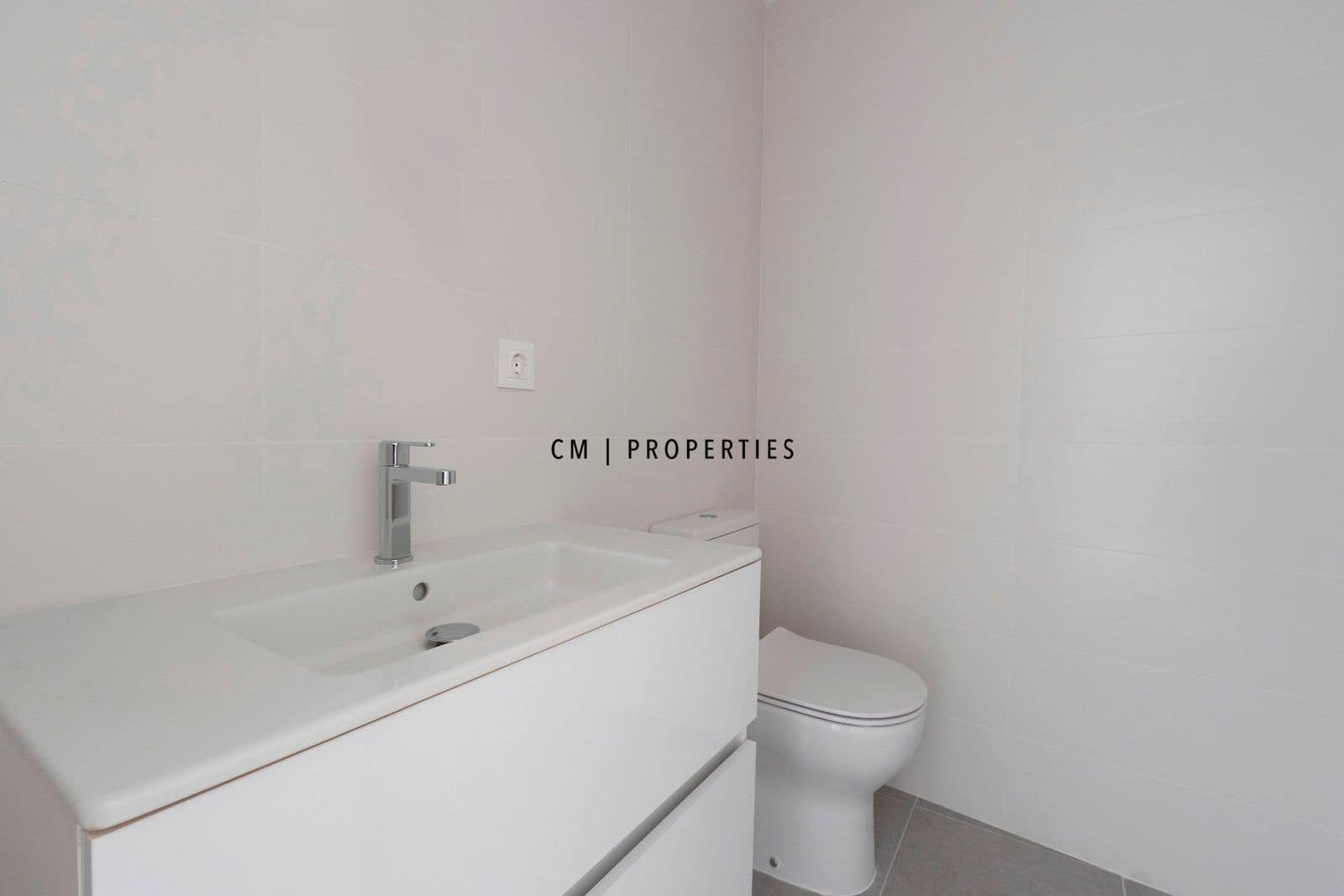 3 bedroom Flat for rent in Valencia city with pool garage - € 1,800 (Ref: 9807100)