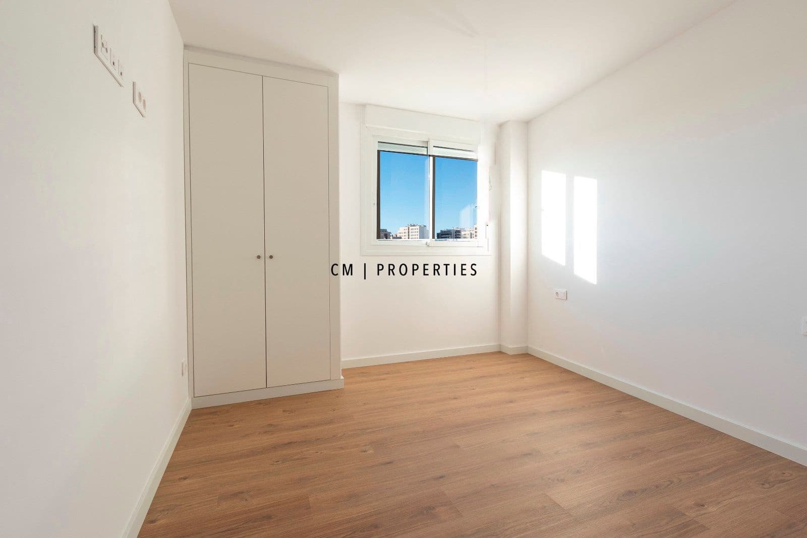 3 bedroom Flat for rent in Valencia city with pool garage - € 1,800 (Ref: 9807100)