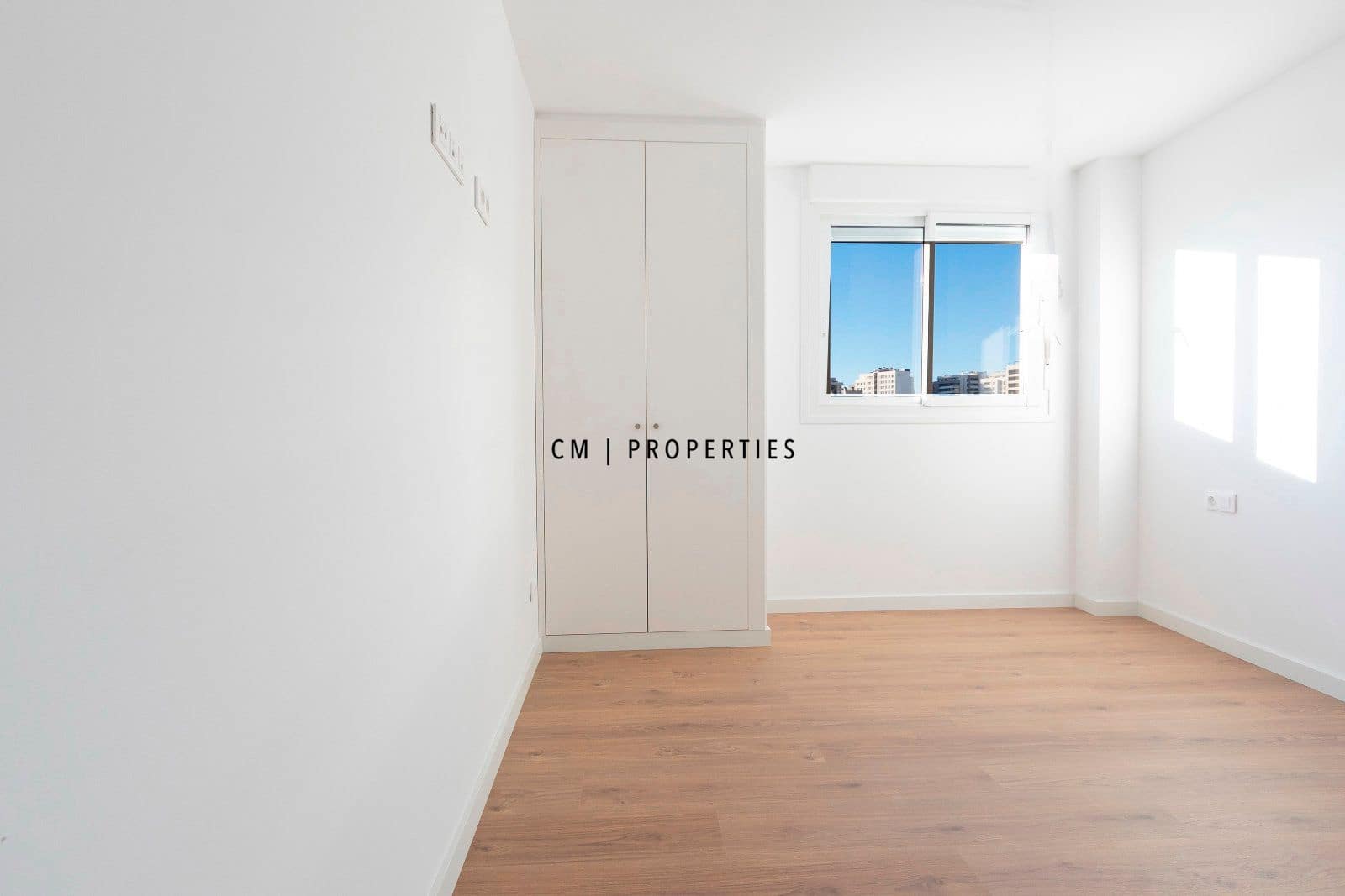 3 bedroom Flat for rent in Valencia city with pool garage - € 1,800 (Ref: 9807100)