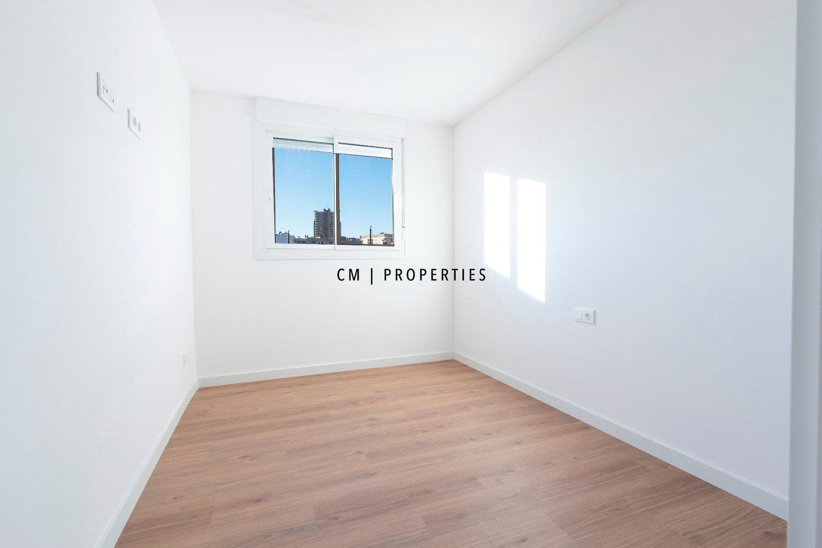 3 bedroom Flat for rent in Valencia city with pool garage - € 1,800 (Ref: 9807100)