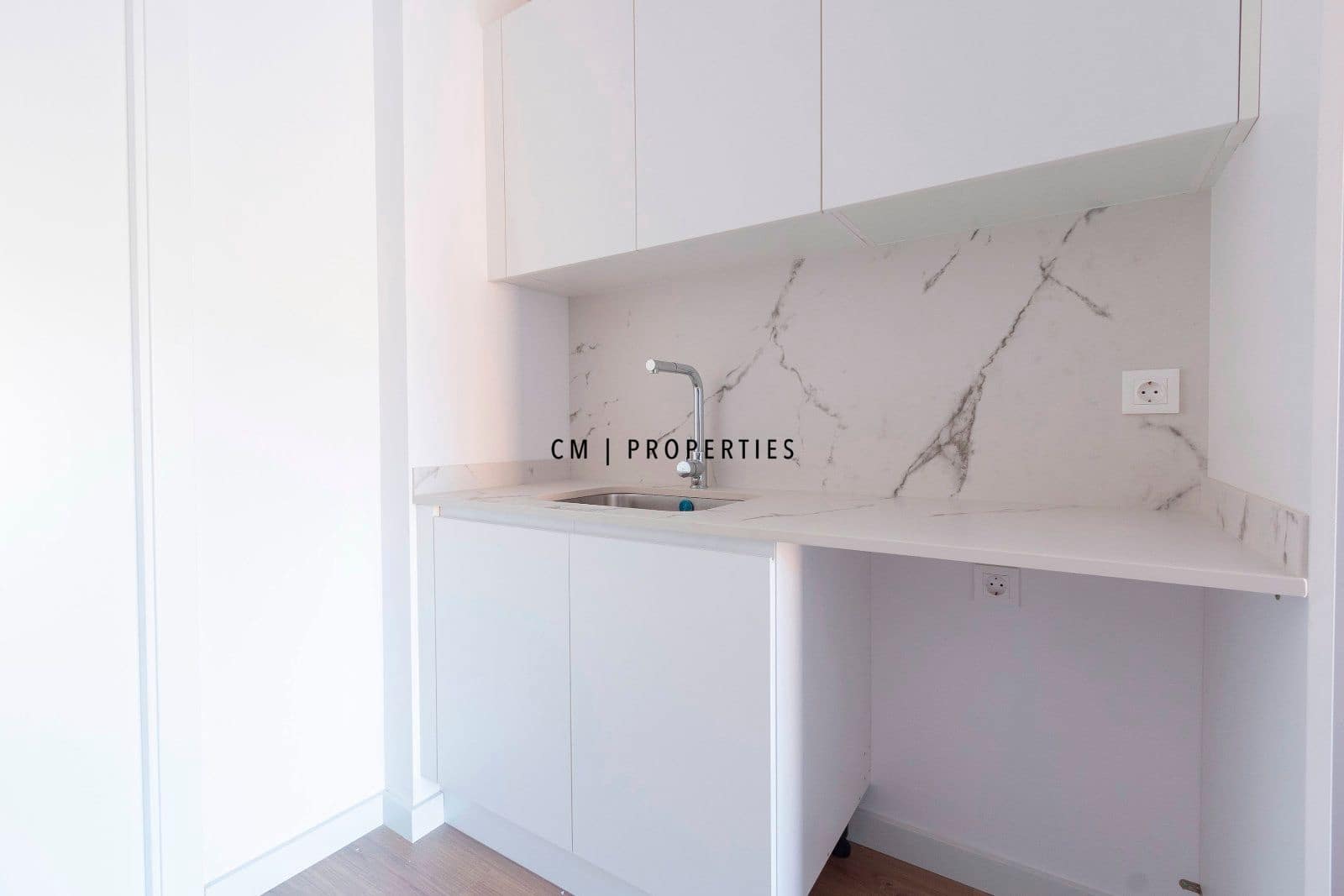 3 bedroom Flat for rent in Valencia city with pool garage - € 1,800 (Ref: 9807100)