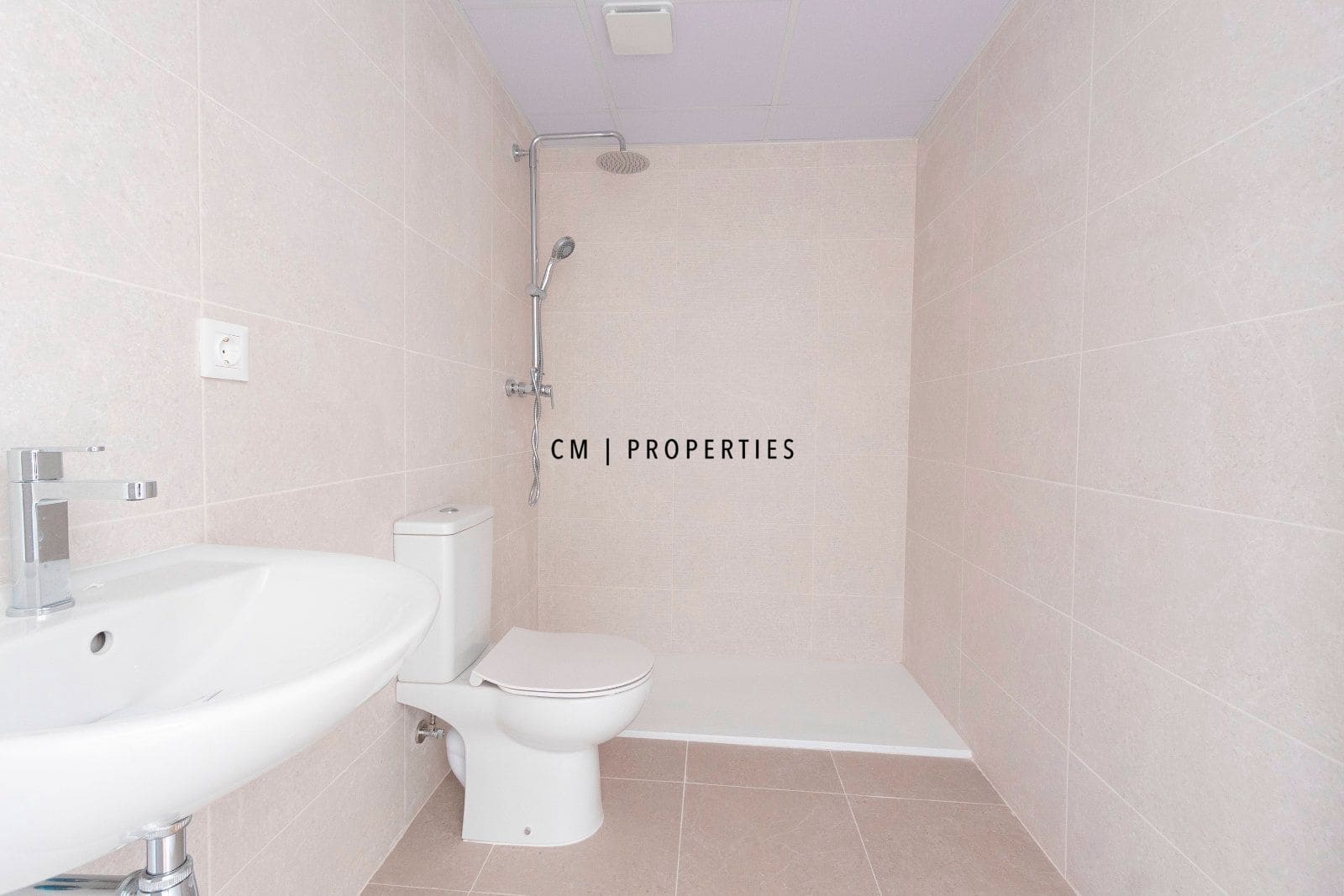 3 bedroom Flat for rent in Valencia city with pool garage - € 1,800 (Ref: 9807100)