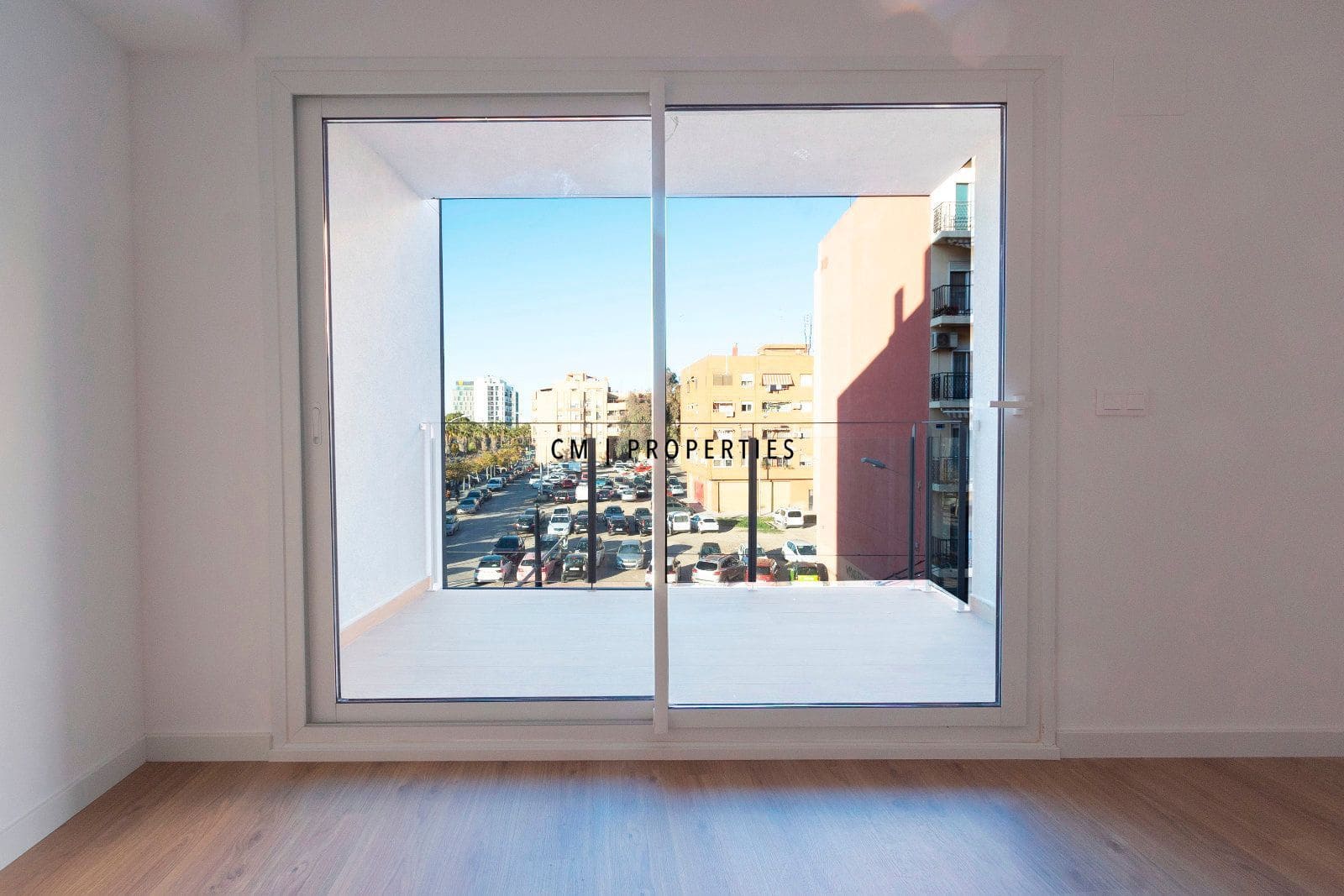 3 bedroom Flat for rent in Valencia city with pool garage - € 1,800 (Ref: 9807100)