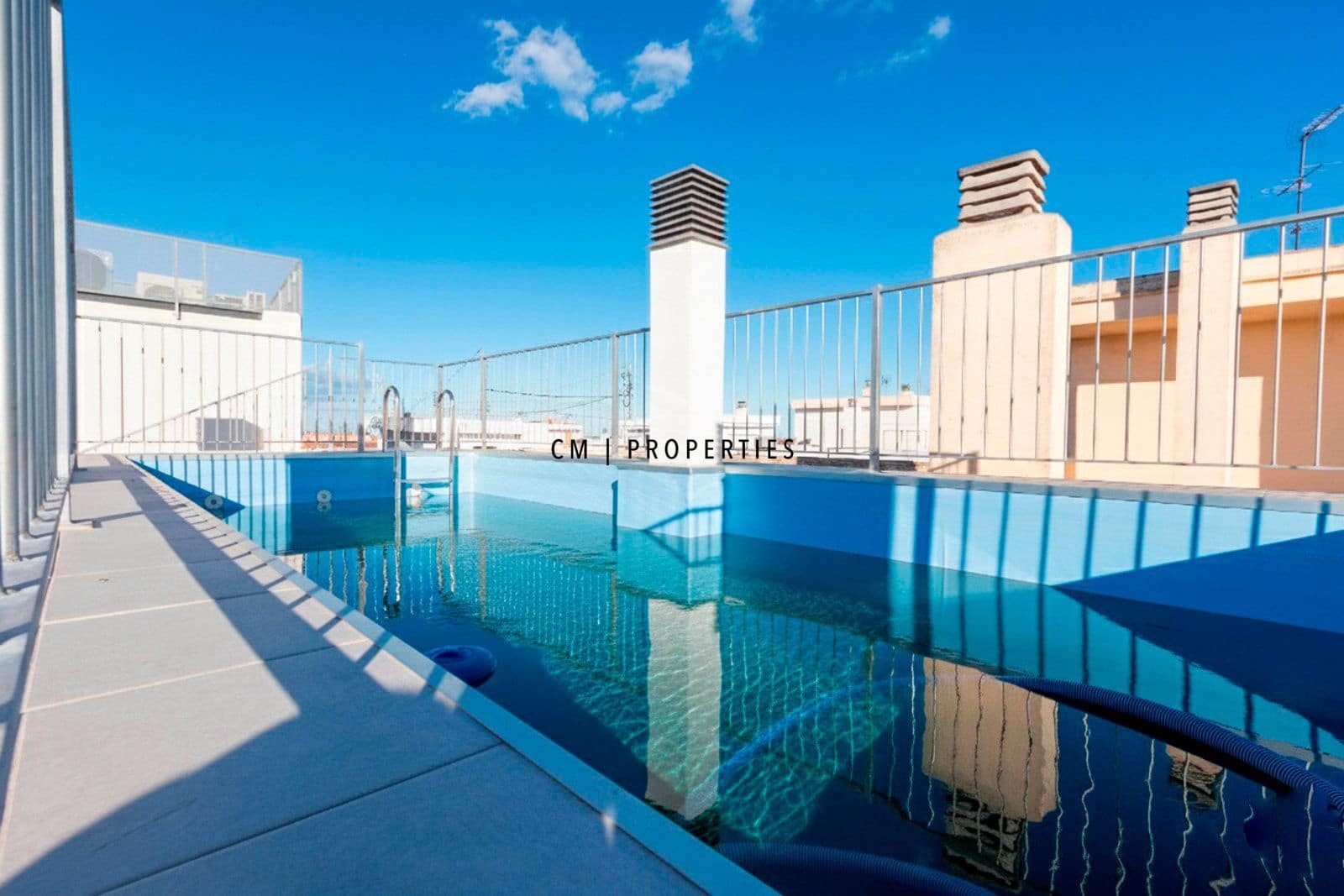 3 bedroom Flat for rent in Valencia city with pool garage - € 1,800 (Ref: 9807100)