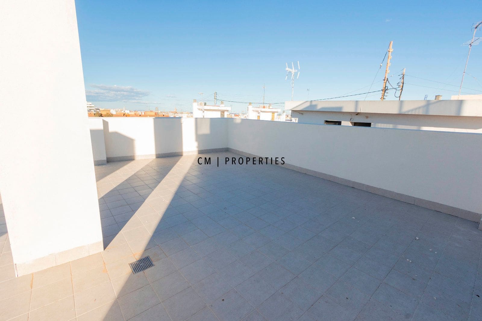 3 bedroom Flat for rent in Valencia city with pool garage - € 1,800 (Ref: 9807100)