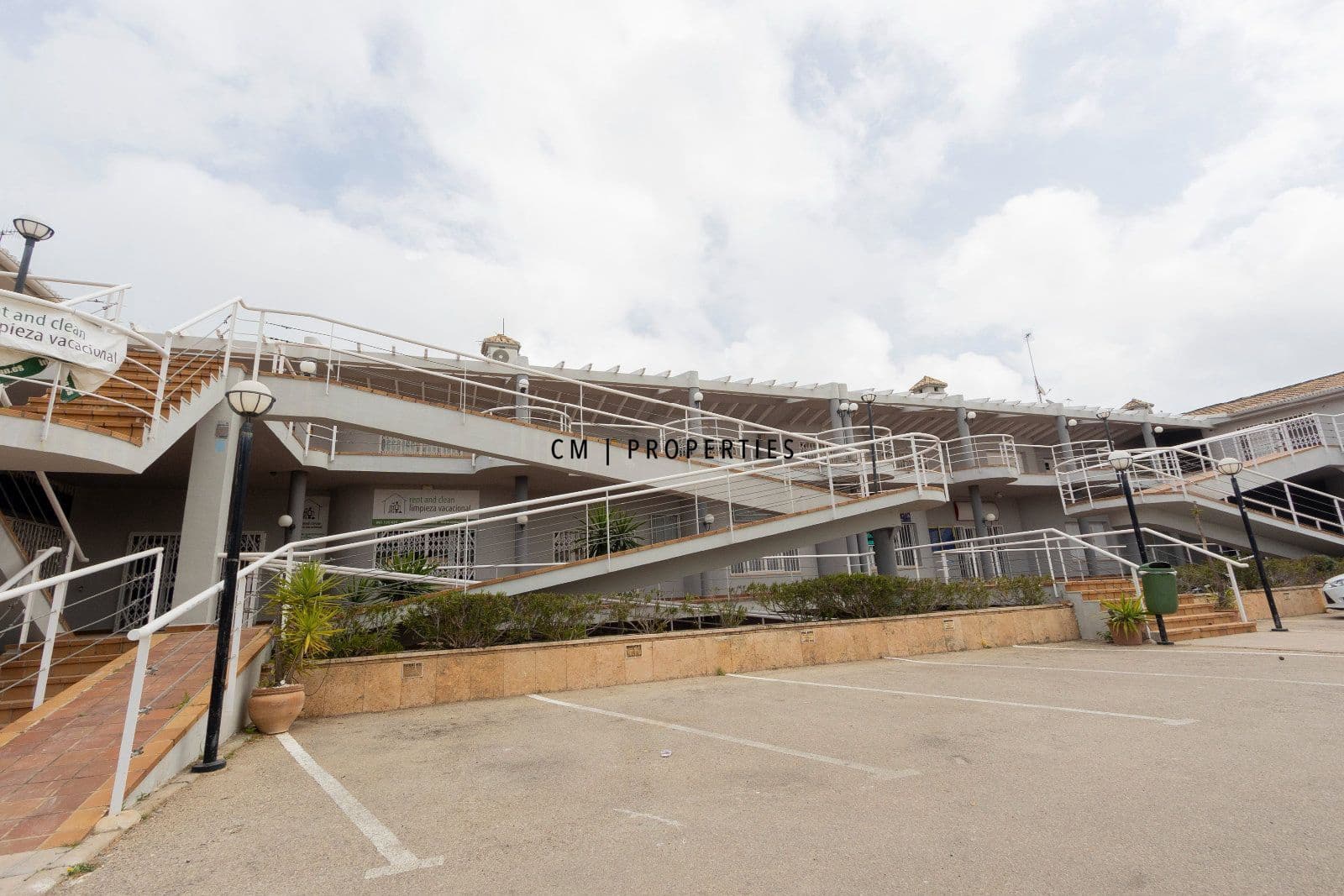 2 bedroom Flat for sale in Denia - € 185,000 (Ref: 9807101)