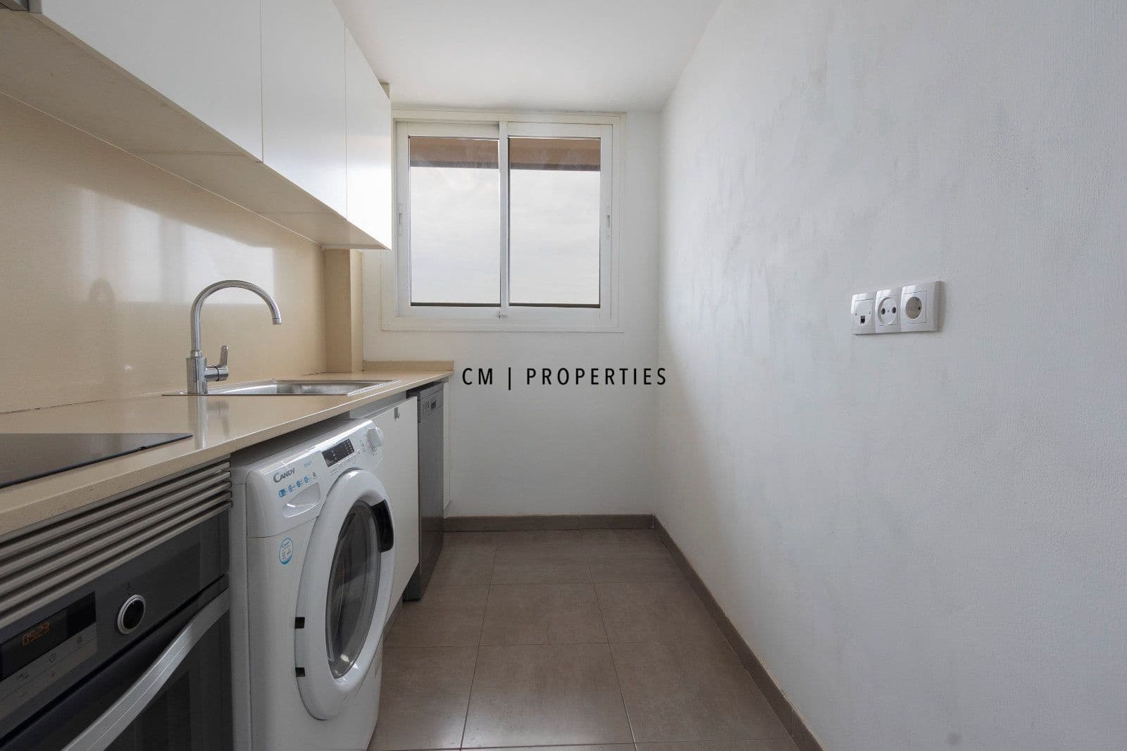 3 soverom Leilighet til leie i Valencia by med garasje - € 1 500 (Ref: 9808568)