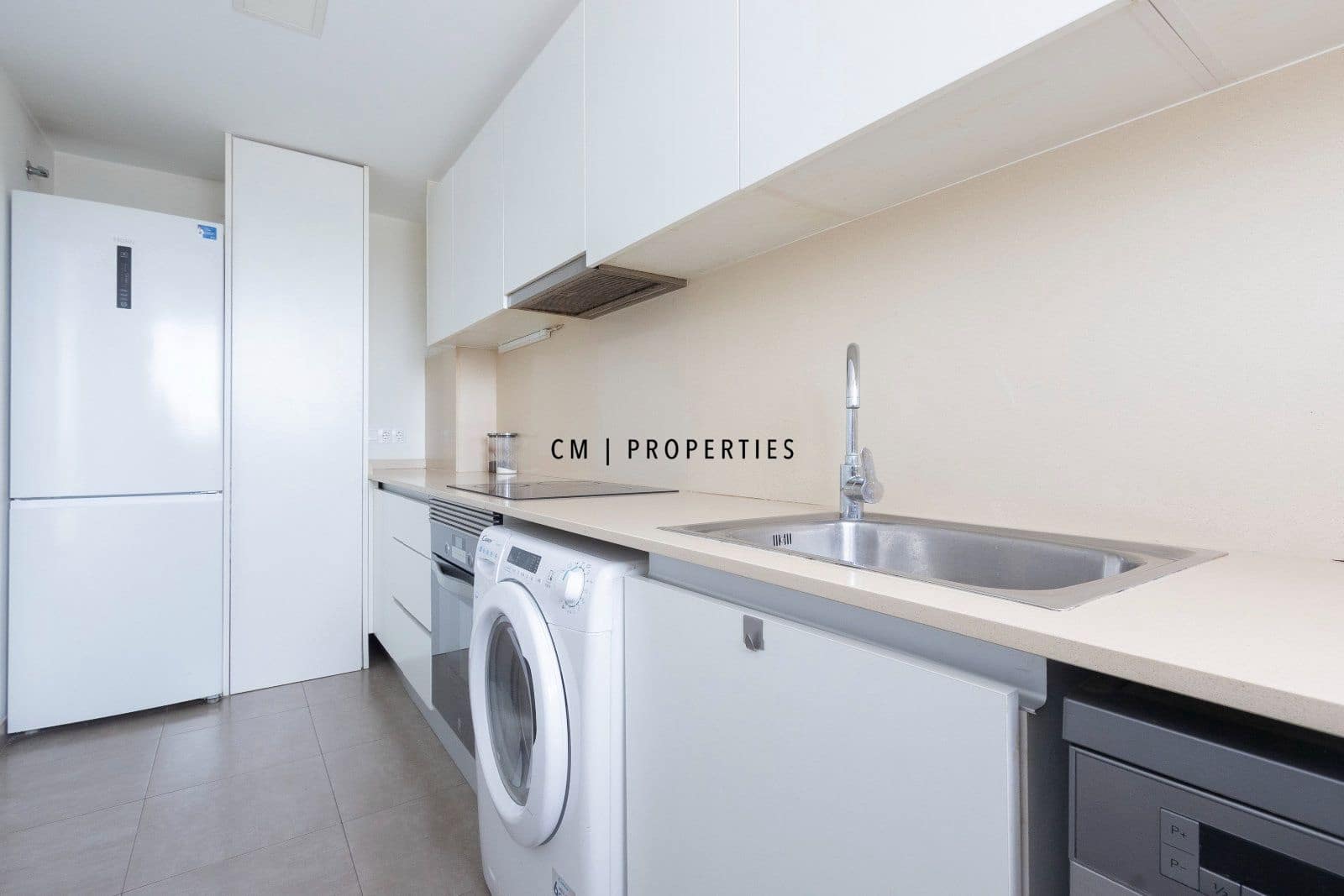 3 soverom Leilighet til leie i Valencia by med garasje - € 1 500 (Ref: 9808568)