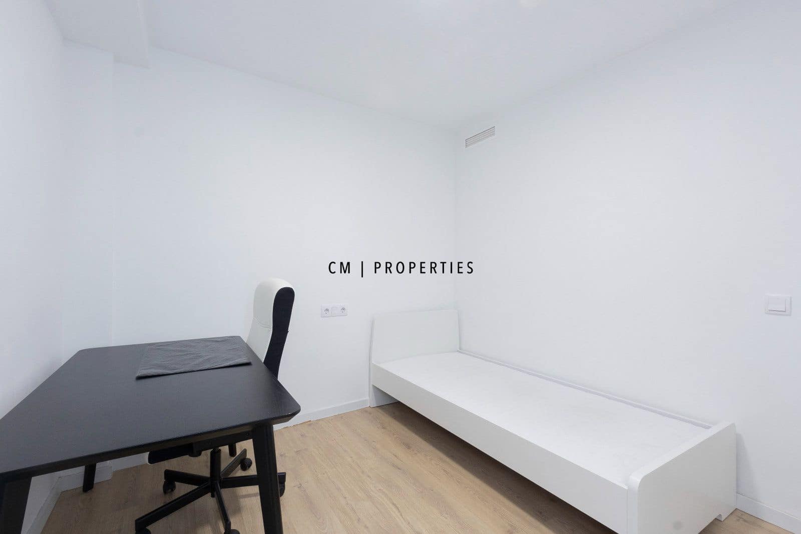 3 soverom Leilighet til leie i Valencia by med garasje - € 1 500 (Ref: 9808568)