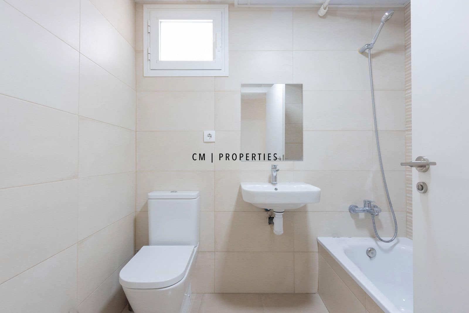 3 soverom Leilighet til leie i Valencia by med garasje - € 1 500 (Ref: 9808568)