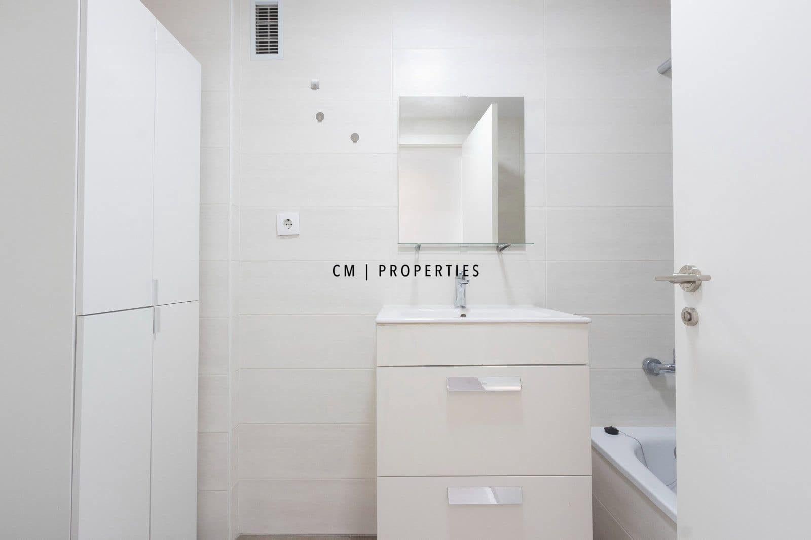 3 soverom Leilighet til leie i Valencia by med garasje - € 1 500 (Ref: 9808568)