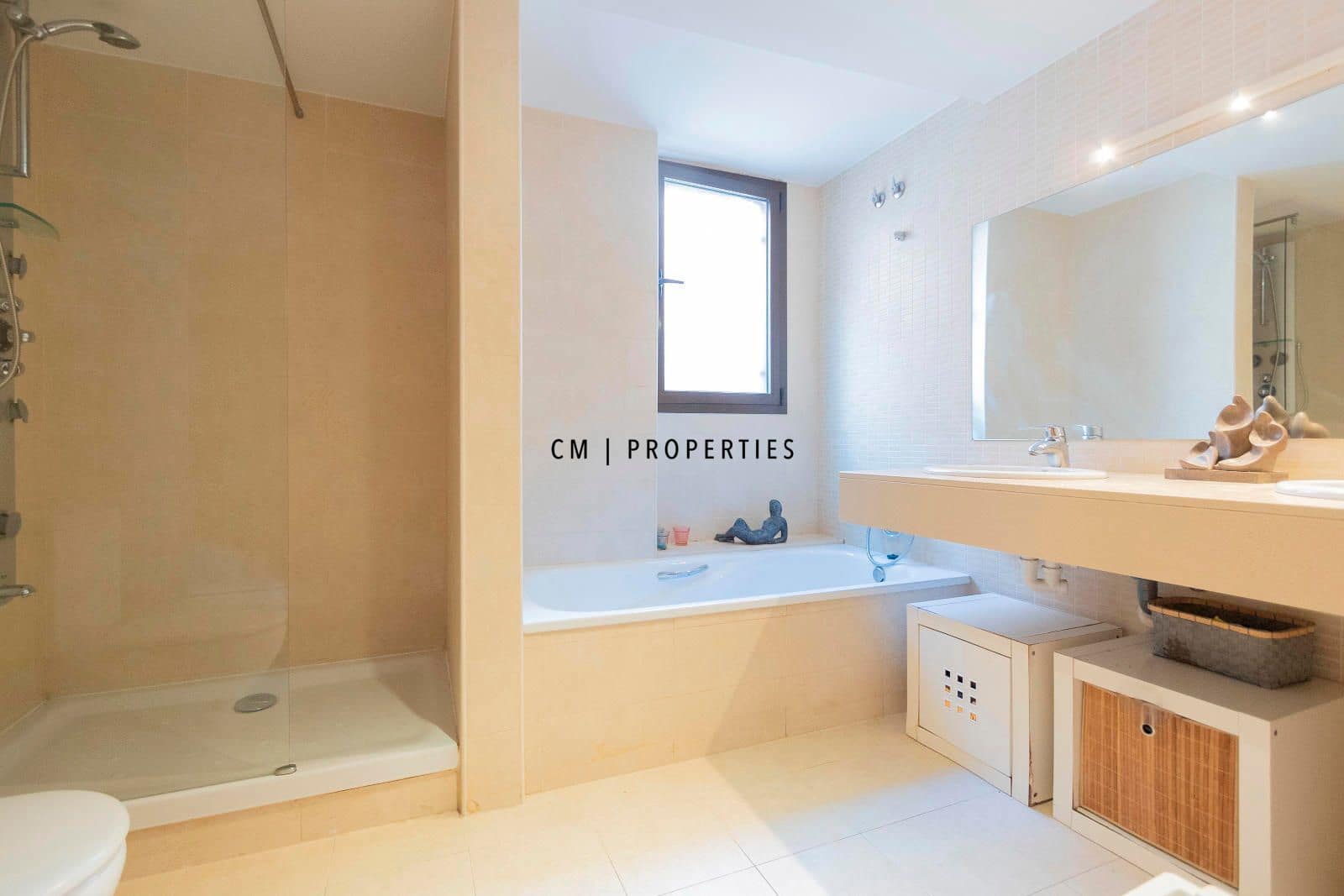 Casa de 5 habitaciones en Bétera en alquiler con piscina garaje - 3.000 € (Ref: 9816380)