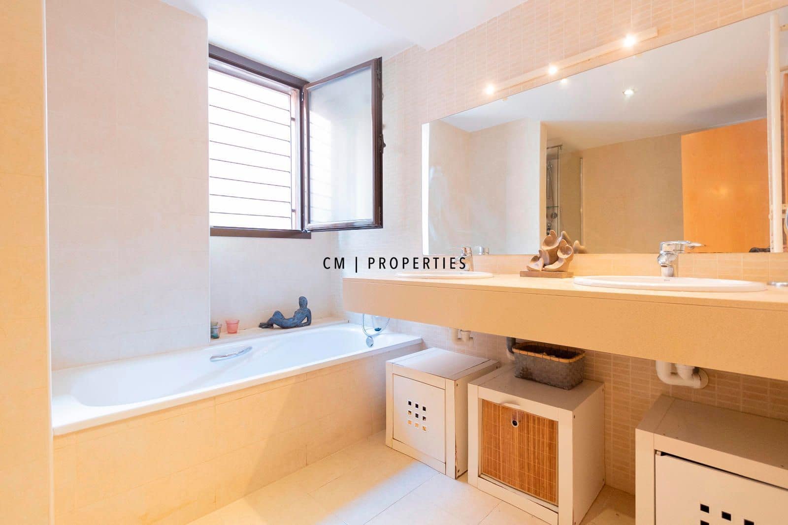 Casa de 5 habitaciones en Bétera en alquiler con piscina garaje - 3.000 € (Ref: 9816380)