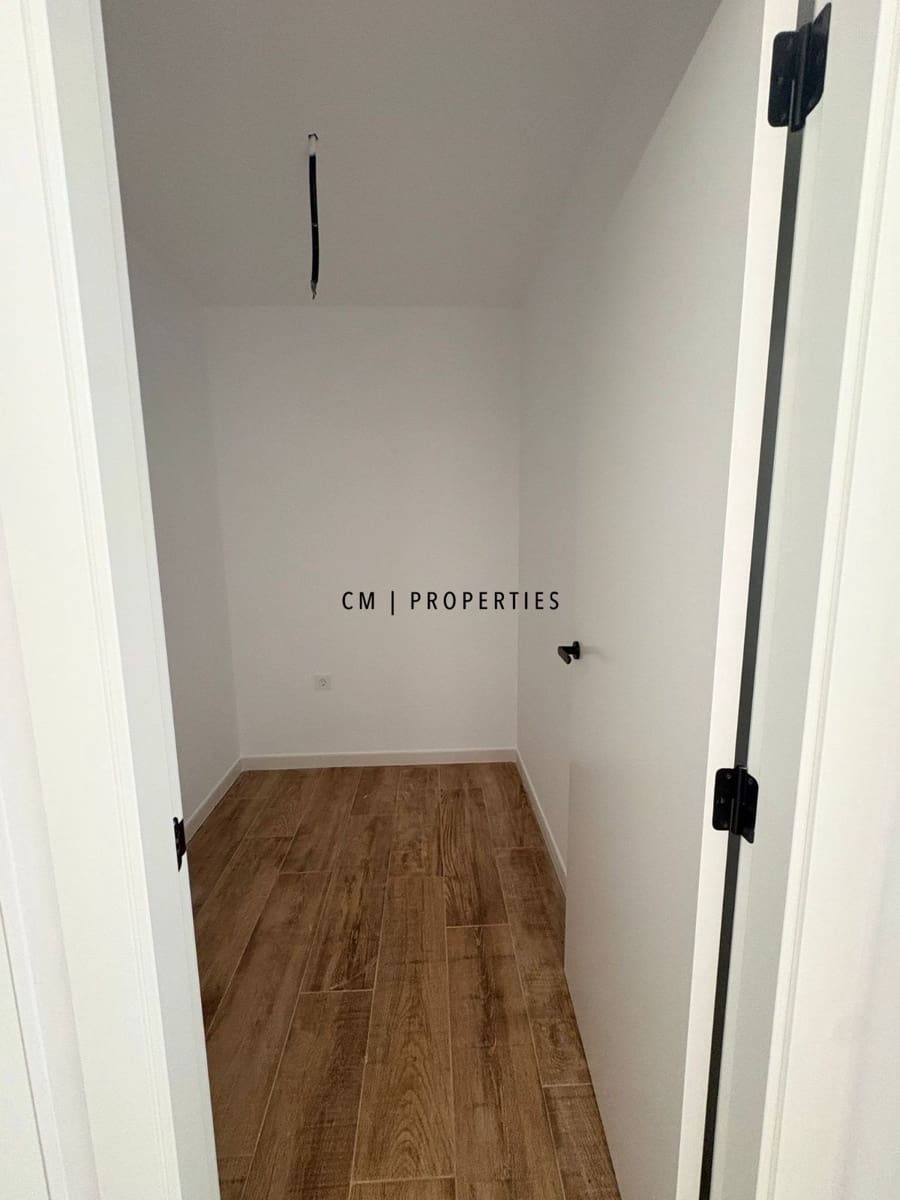 2 bedroom Villa for rent in Serra with pool garage - € 1,250 (Ref: 9821110)