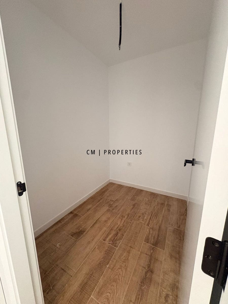 2 bedroom Villa for rent in Serra with pool garage - € 1,250 (Ref: 9821110)
