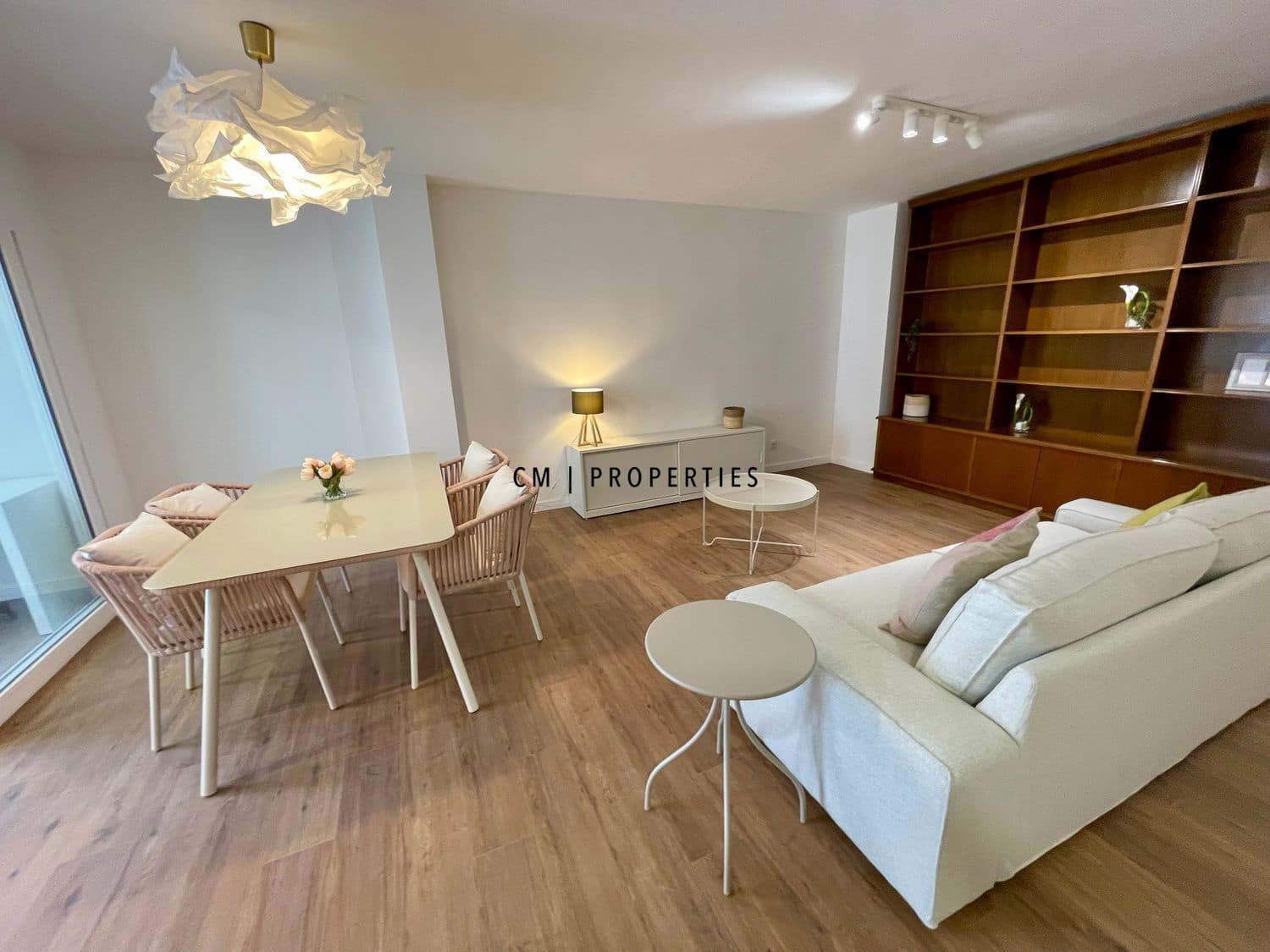 2 quarto Apartamento para arrendar em Valencia cidade com garagem - 2 000 € (Ref: 9821479)