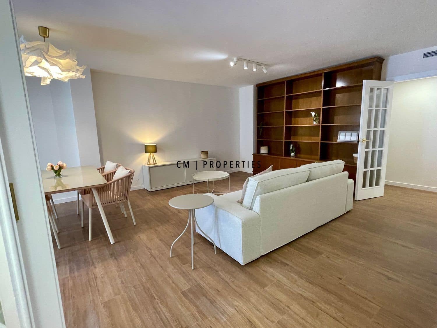 2 quarto Apartamento para arrendar em Valencia cidade com garagem - 2 000 € (Ref: 9821479)